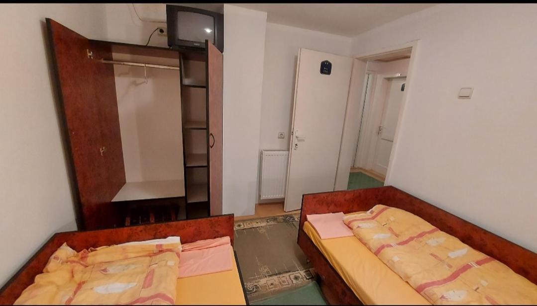 Hotel Domacinstvo Jolovic Kraljevo Esterno foto
