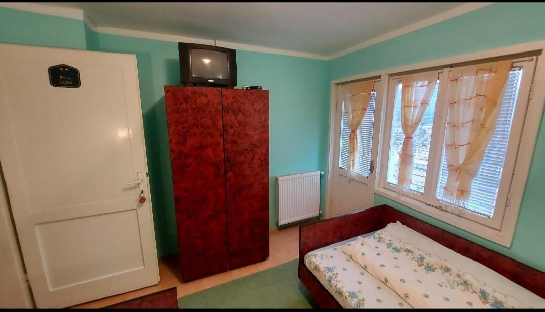 Hotel Domacinstvo Jolovic Kraljevo Esterno foto