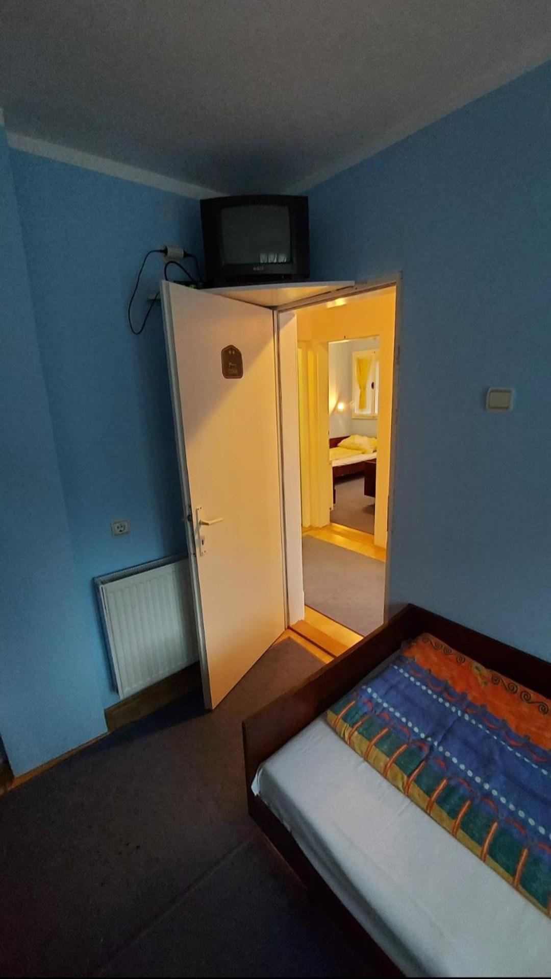 Hotel Domacinstvo Jolovic Kraljevo Esterno foto