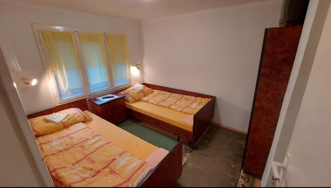 Hotel Domacinstvo Jolovic Kraljevo Esterno foto